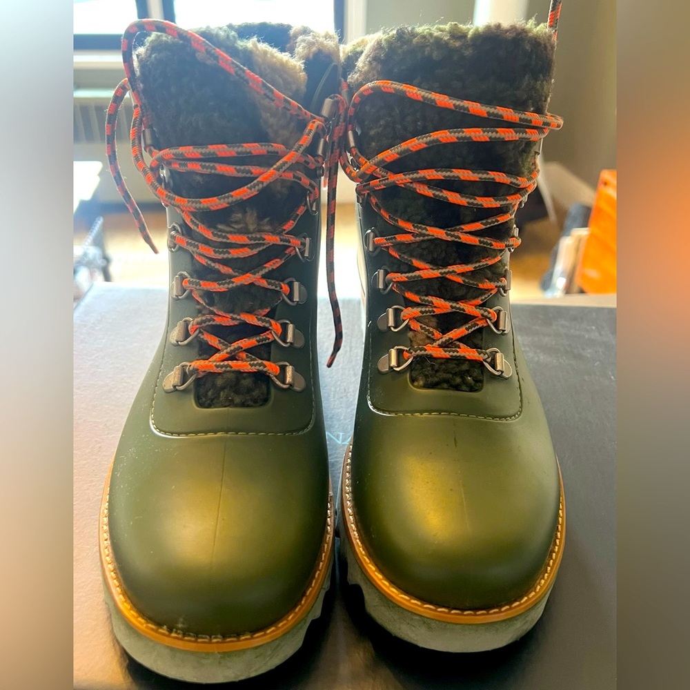 Bernardo Wiley Rain Boots size 8
